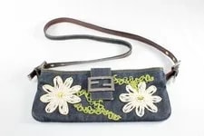 Fendi — Fendi Baguette Embroidery Flower r42_0310 — Handbag — resale