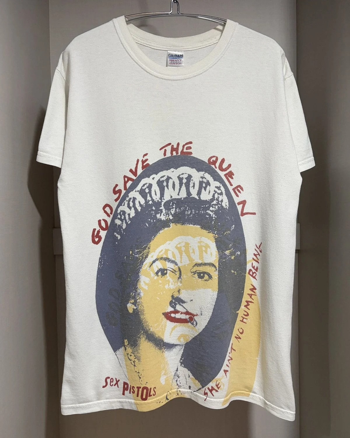Early 2000s Sex Pistols Band Tshirt — streetwear — resale