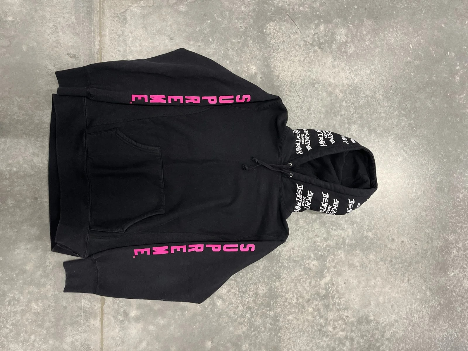 Supreme — Supreme Thrasher Boyfriend Hooded Sweatshirt — streetwear — resale