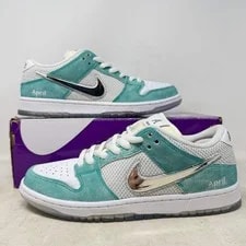 Size 9 Nike SB Dunk Low April Skateboards FD2562-400 2