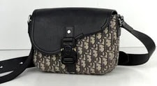 Dior — Christian Dior Small Saddle Messenger D4 — Handbag — resale