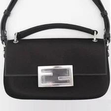 Fendi : Baguette Phone 7AS142 W18H11D3cm W/dust Strap; 2