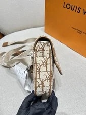 Auth Louis Vuitton Crossbody 2
