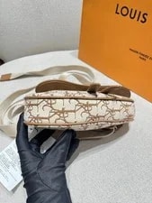 Auth Louis Vuitton Crossbody 3