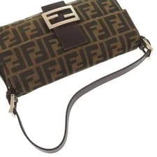 Fendi : Mamma Baguette 2305 26424 018 W27H16D4cm W/dust ; 4