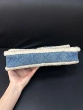 Chanel Classic Flap Med Lt XBody Dut 4