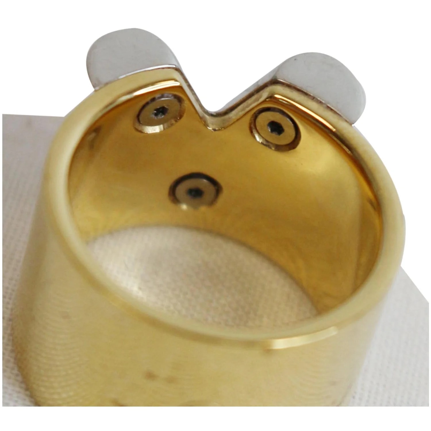 Louis Vuitton Essential V Ring 3