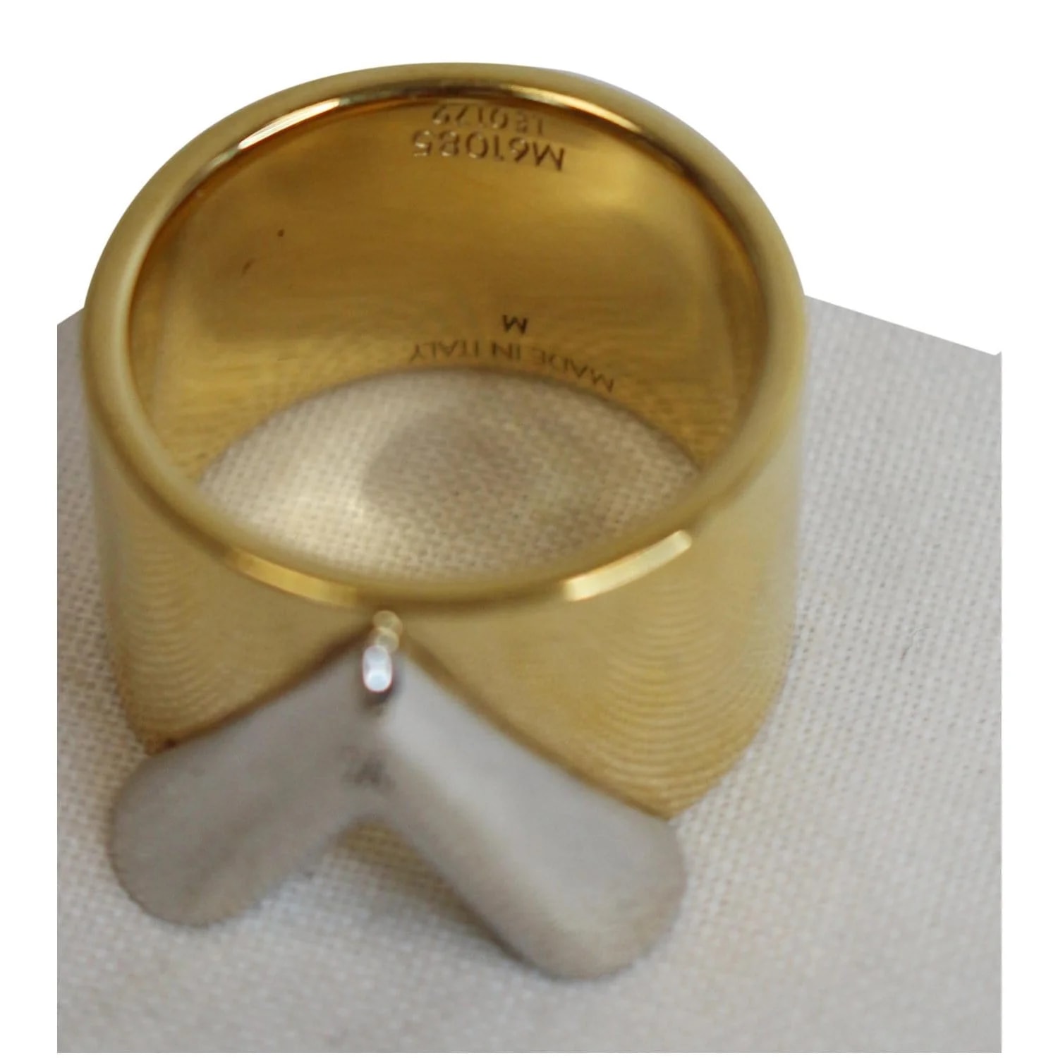 Louis Vuitton Essential V Ring 4