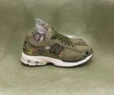 New Balance — Size 8 - New Balance Bryant Giles X 2002R What Now? — Sneaker — resale