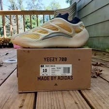 Yeezy — Vnds Yeezy 700 V3 G54853 10M 'sas IS Safflower — Sneaker — resale