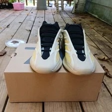 Vnds Yeezy 700 V3 G54853 10M 'sas IS Safflower 2