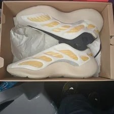 Vnds Yeezy 700 V3 G54853 10M 'sas IS Safflower 4