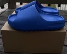 Size 10 - Yeezy Slide “ ” 4