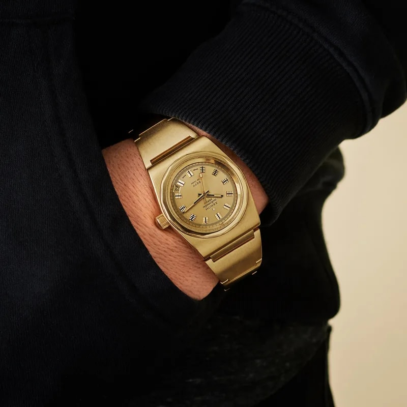 1970s Zenith Defy de Luxe in 18k Yellow Gold on Gay Frères Bracelet 2