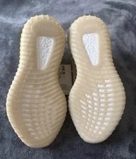 Adiidas Yeezy Boost 350 V2 3