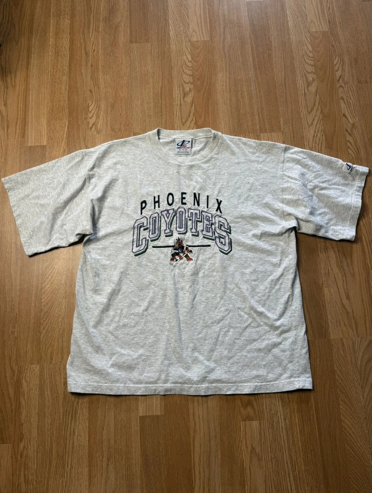 NHL Phoenix Coyotes Logo Athletic Shirt XL — streetwear — resale