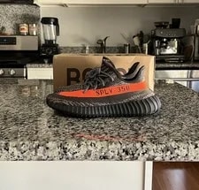 Yeezy — Yeezy Boost 350 V2 Beluga 9 US Low Excellent 2023 YƵY — Sneaker — resale