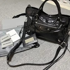 Balenciaga — Balenciaga Babymonster Asa Is Wearing le City Medium-length Shoes — Handbag — resale