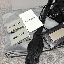 Balenciaga Babymonster Asa Is Wearing le City Medium-length Shoes 3