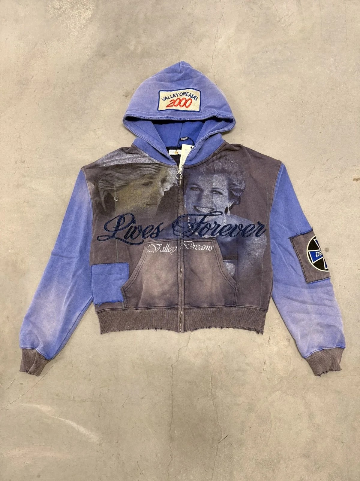 Vale Forever Valley Dreams Queen Zip Up Hoodie 2X-Large — streetwear — resale