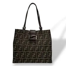Fendi — Authentic Fendi Mamma Bucket Pattern 26cm — Handbag — resale