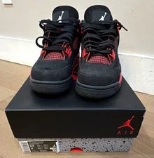 Jordan — Jordan Air 4 Retro / Mid Top — Sneaker — resale