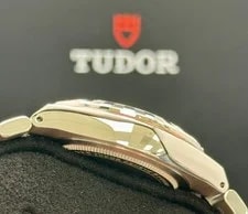 Tudor 28400 2025 Black Roman Dial 3