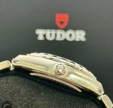 Tudor 28400 2025 Black Roman Dial 4