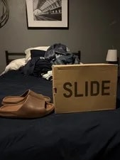 Adidas — Adidas Yeezy Slide "Flax" — Sneaker — resale