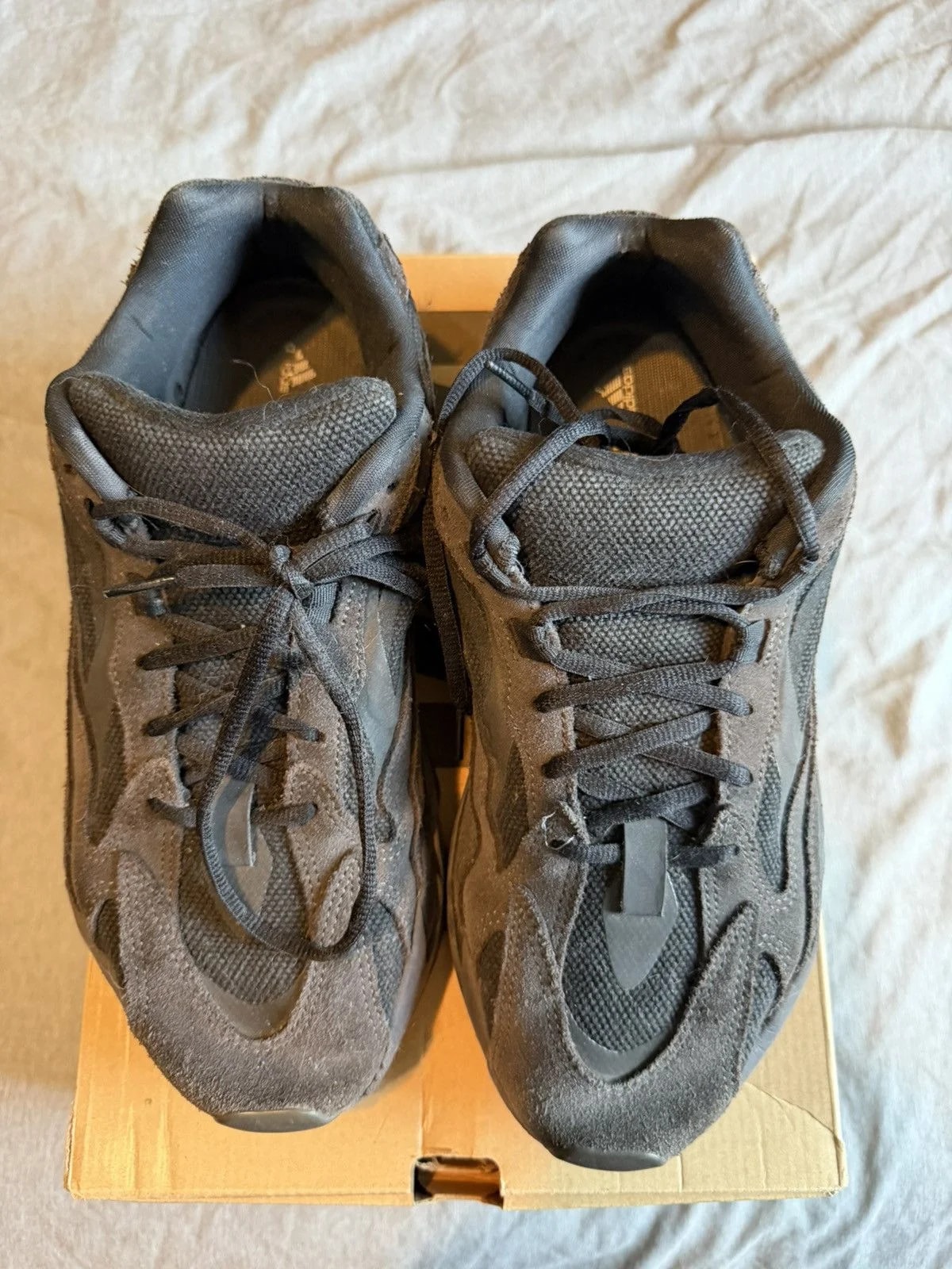 Yeezy — Yeezy 700 V2 — Sneaker — resale