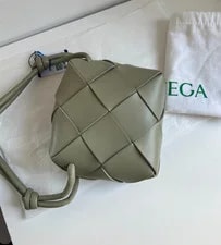 Bottega Veneta — Bottega Veneta Camera Crossbody Fashion — Handbag — resale