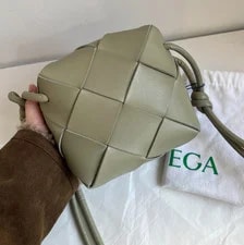 Bottega Veneta Camera Crossbody Fashion 2
