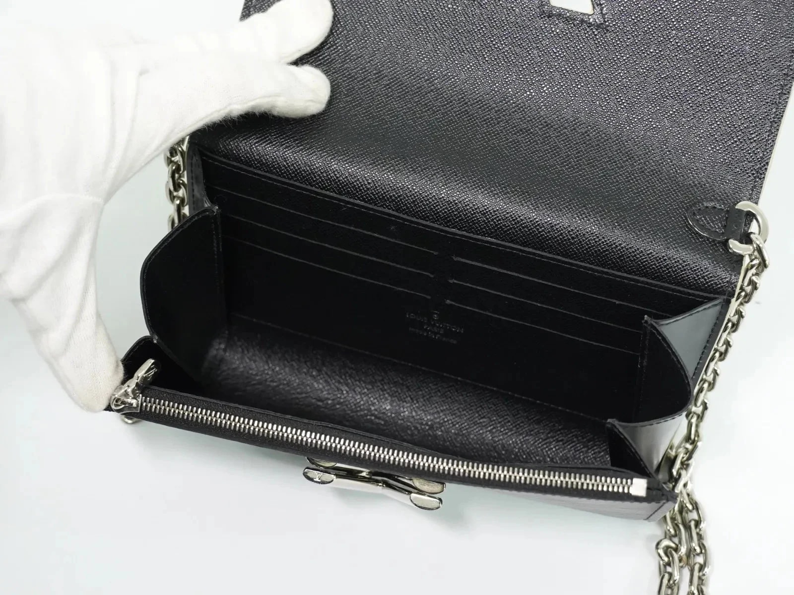 Louis Vuitton Twist Chain Limited Edition World Tour 4