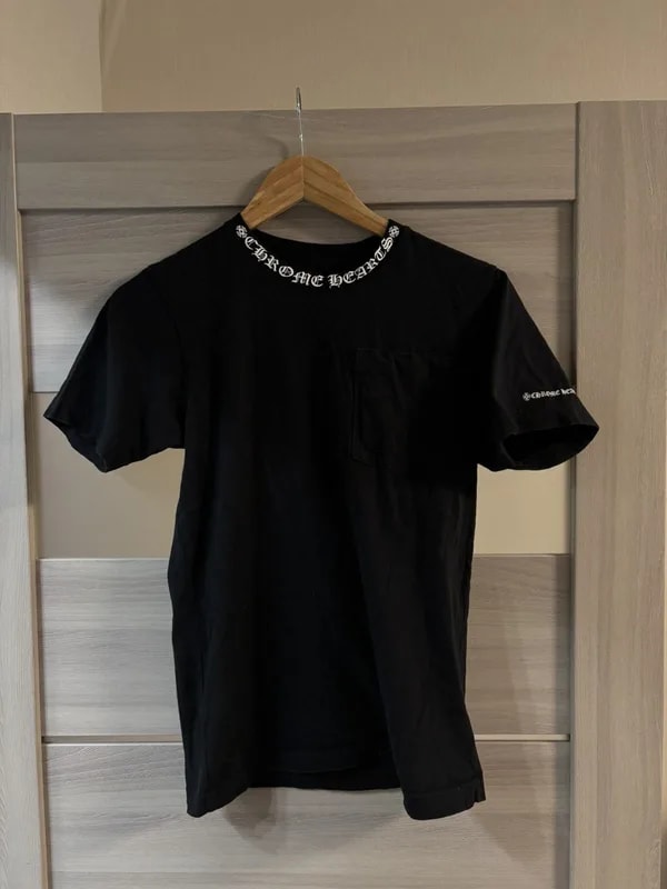 Hearts Neck Logo T-Shirt 4