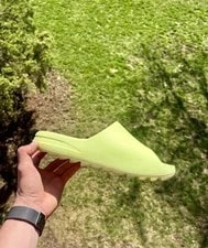 Yeezy Slide Glow 2