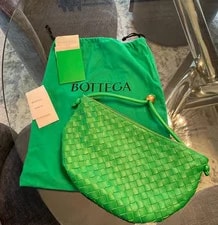 Bottega Veneta — Bottega Veneta Medium Turn Pouch Excellent Condition — Handbag — resale