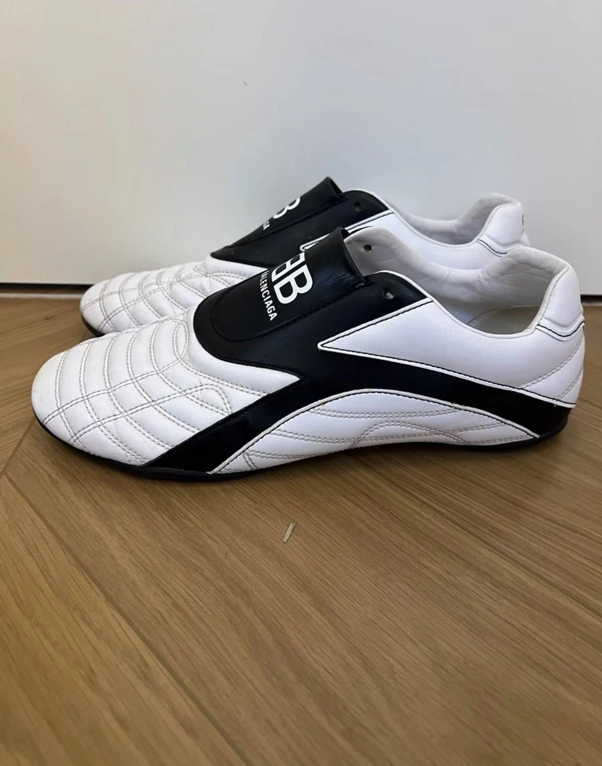 Balenciaga — Balenciaga Flat Thin Sole Low Top Casual Soccer K47 — Sneaker — resale