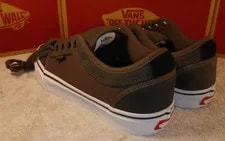 Vans 7.5/ 9 Chukka Low Pro /True 2