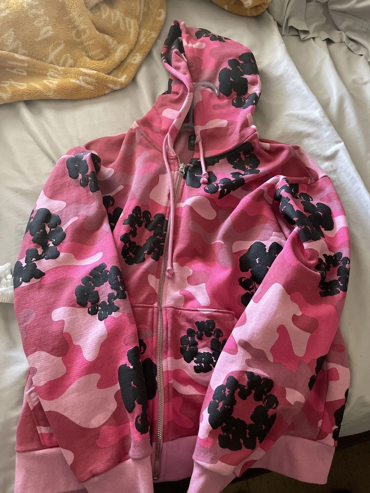 Camo Zip Up Hoodie — streetwear — resale