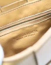 Bottega Veneta Cassette Maxi Light Auth 2