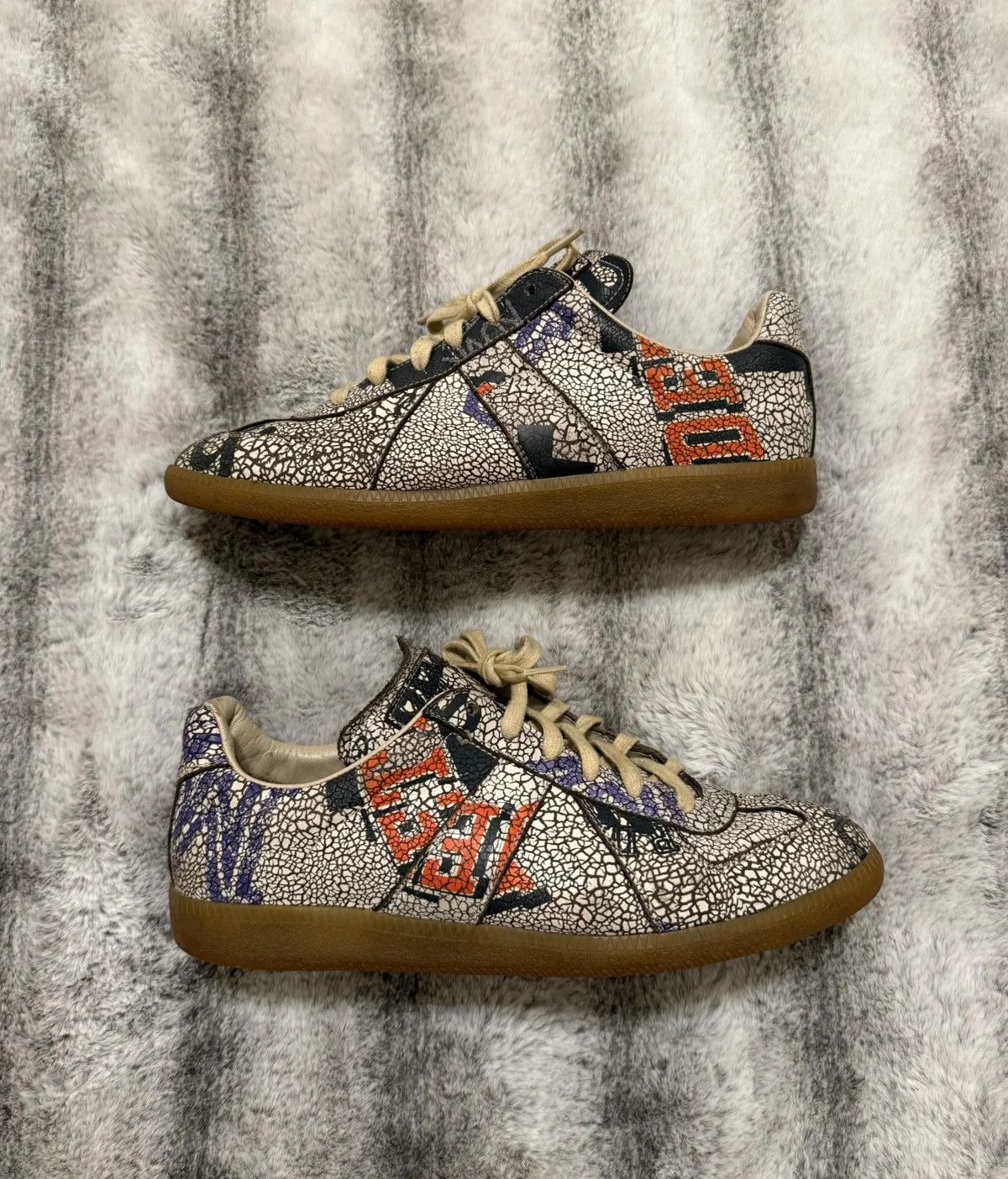 Maison Margiela — Maison Margiela College Print Gat — Sneaker — resale