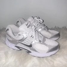 NIKE — Nike ’s / Low Top Lace-Up Athletic for Activewear — Sneaker — resale