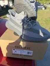 Yeezy Boost 350 V2 ’S Low Top 7 US (40 Eu) Made By Adidas 3