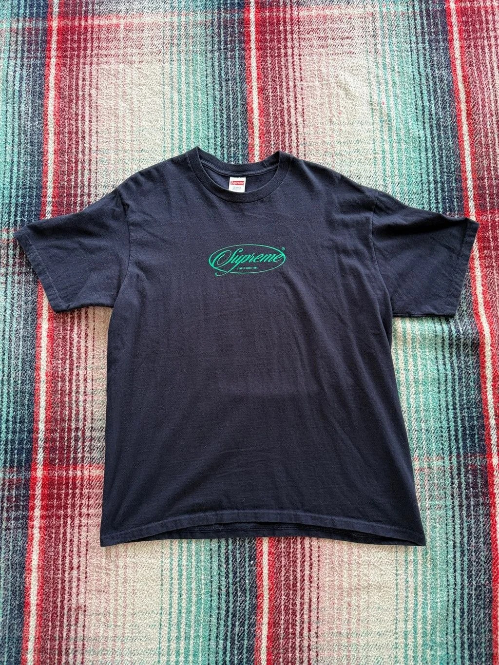 Supreme — Supreme Script Logo Graphic Tee L — streetwear — resale