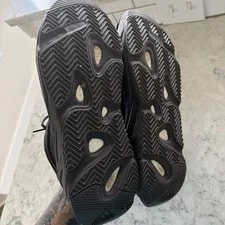 Yeezy Vanta 3