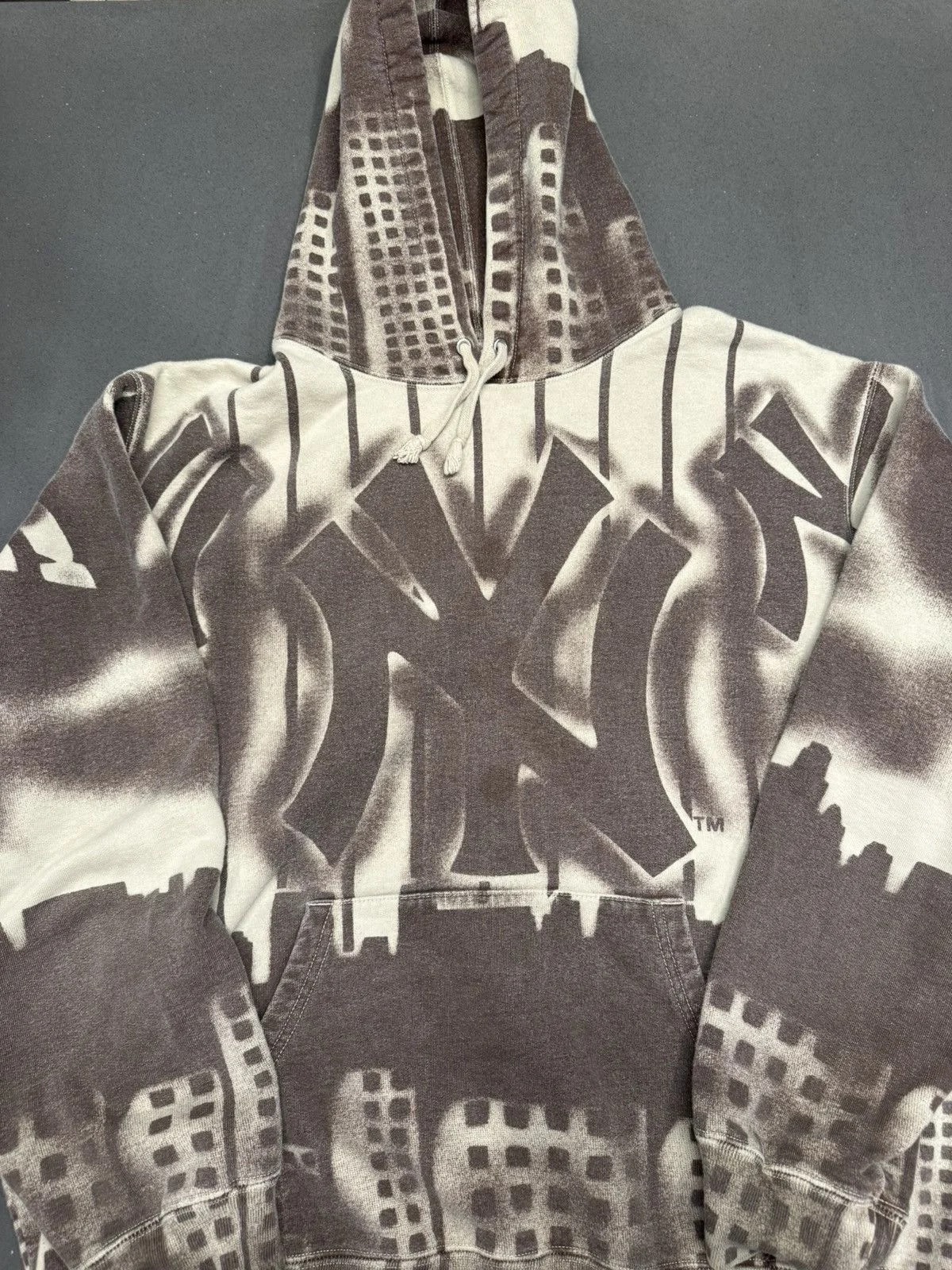 Supreme — Supreme X Yankees Hoodie — streetwear — resale