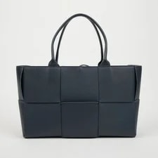 Bottega Veneta — Bottega Veneta Arco Medium 609175 155335787 — Handbag — resale