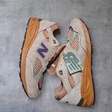 New Balance — New Balance 990 V2 X Salehe Bembury Be the Time — Sneaker — resale