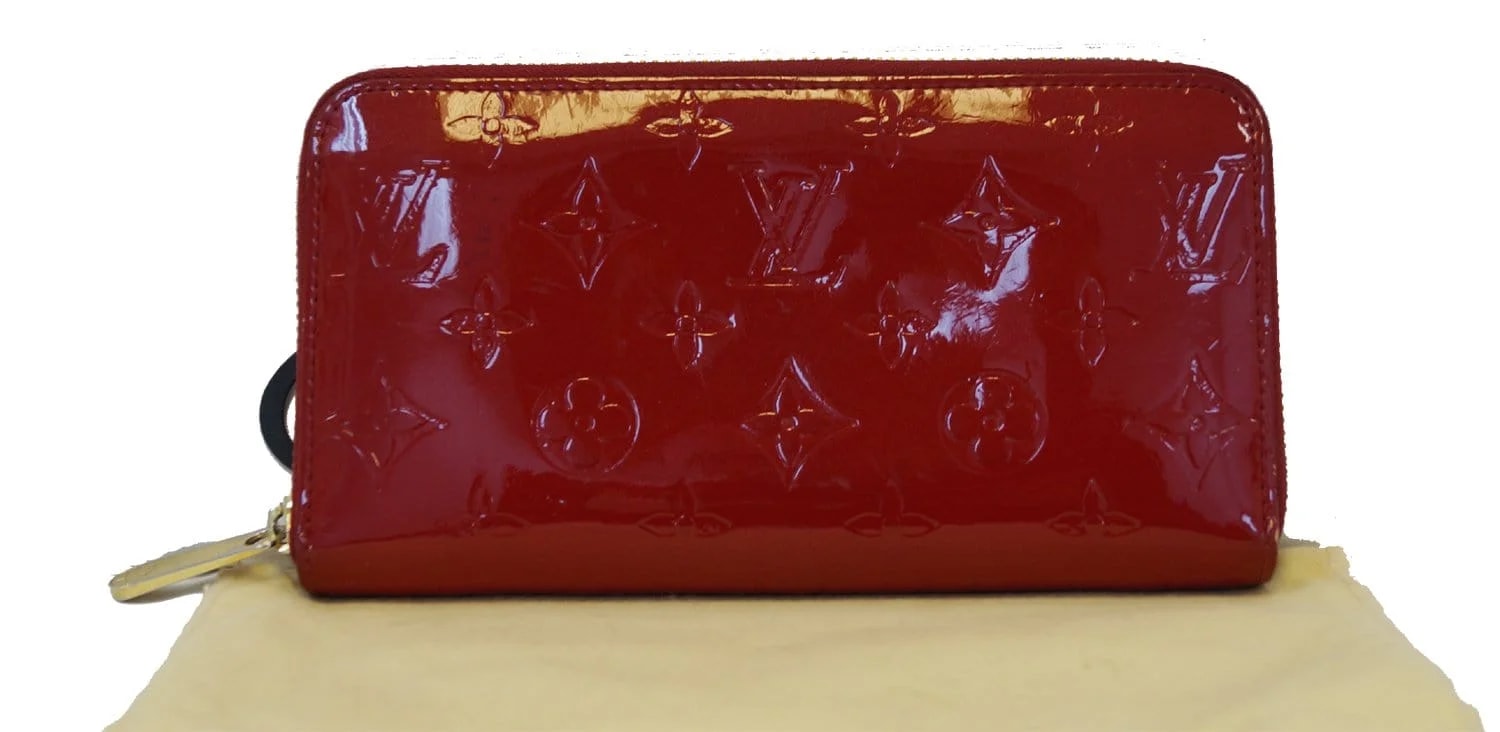 Louis Vuitton — Louis Vuitton Zippy Compact Wallet — Accessory — resale