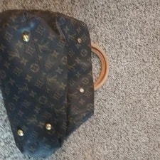 Louis Vuitton Medium Zip Closure Double Handles Inner Pockets Lock 2